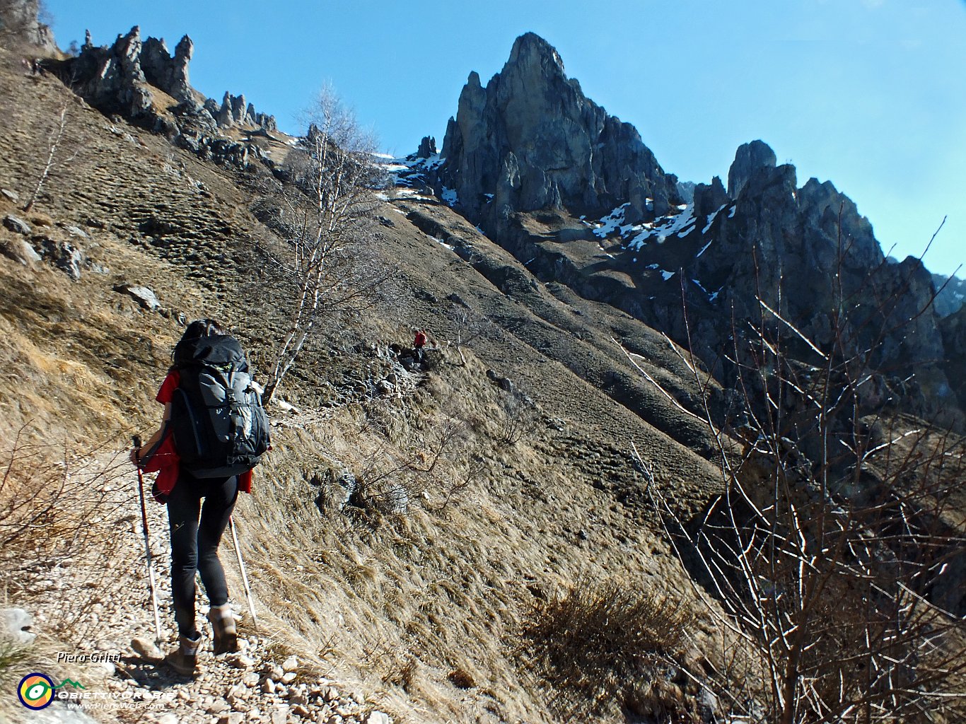 29 In traverso su ripide pendici....JPG